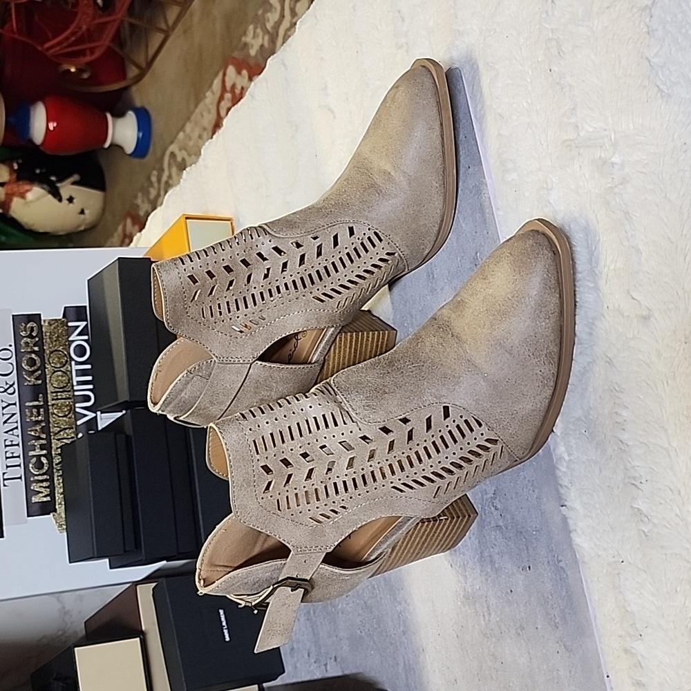 Qupid brand booties